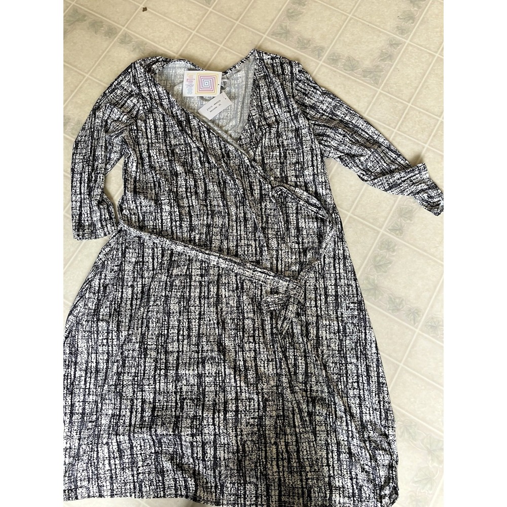 NWT Lularoe‎ Michelle Wrap Dress Black White Slash print XL Stretch Lightweight